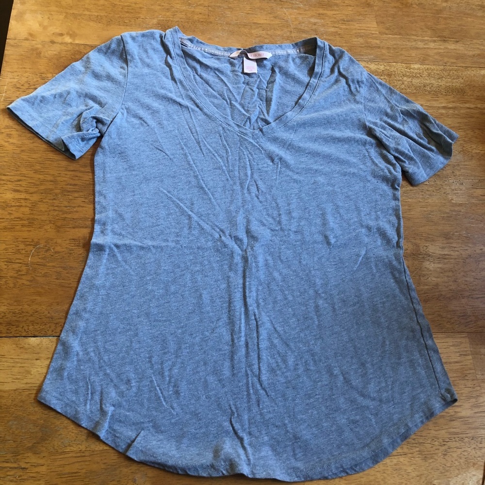 Victoria’s Secret soft grey V-neck top nice Large